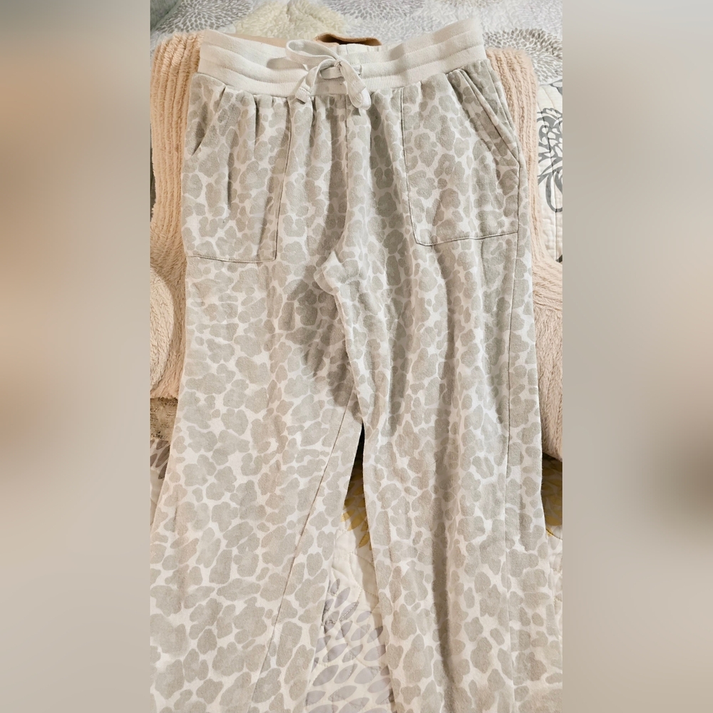 Hippie Rose Women's White and Grey Joggers M